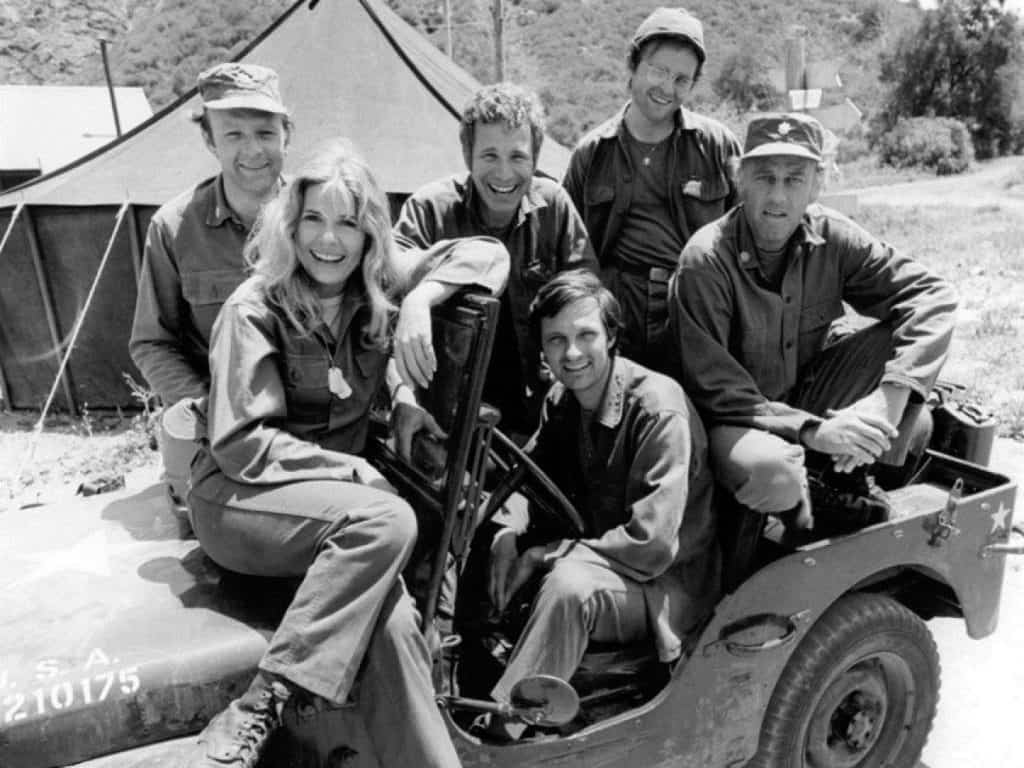 The cast of the MASH Tv show
